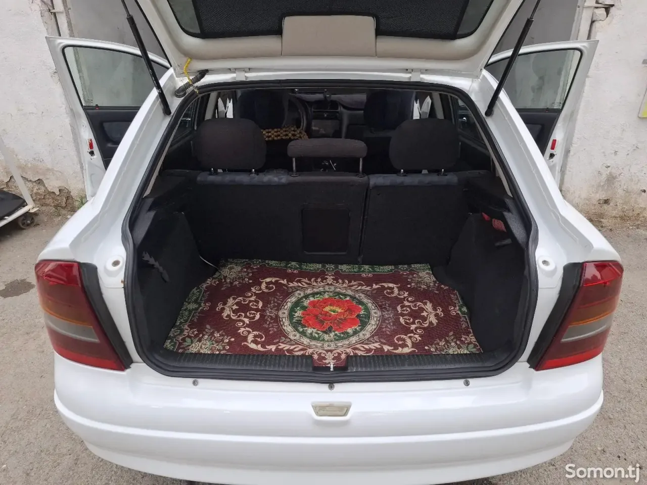 Opel Astra G 1999 · 1.6 MT