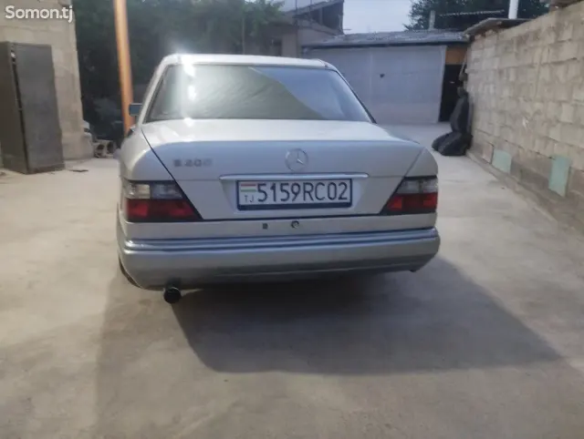 Mercedes-Benz W124 1995 · 2.0 MT