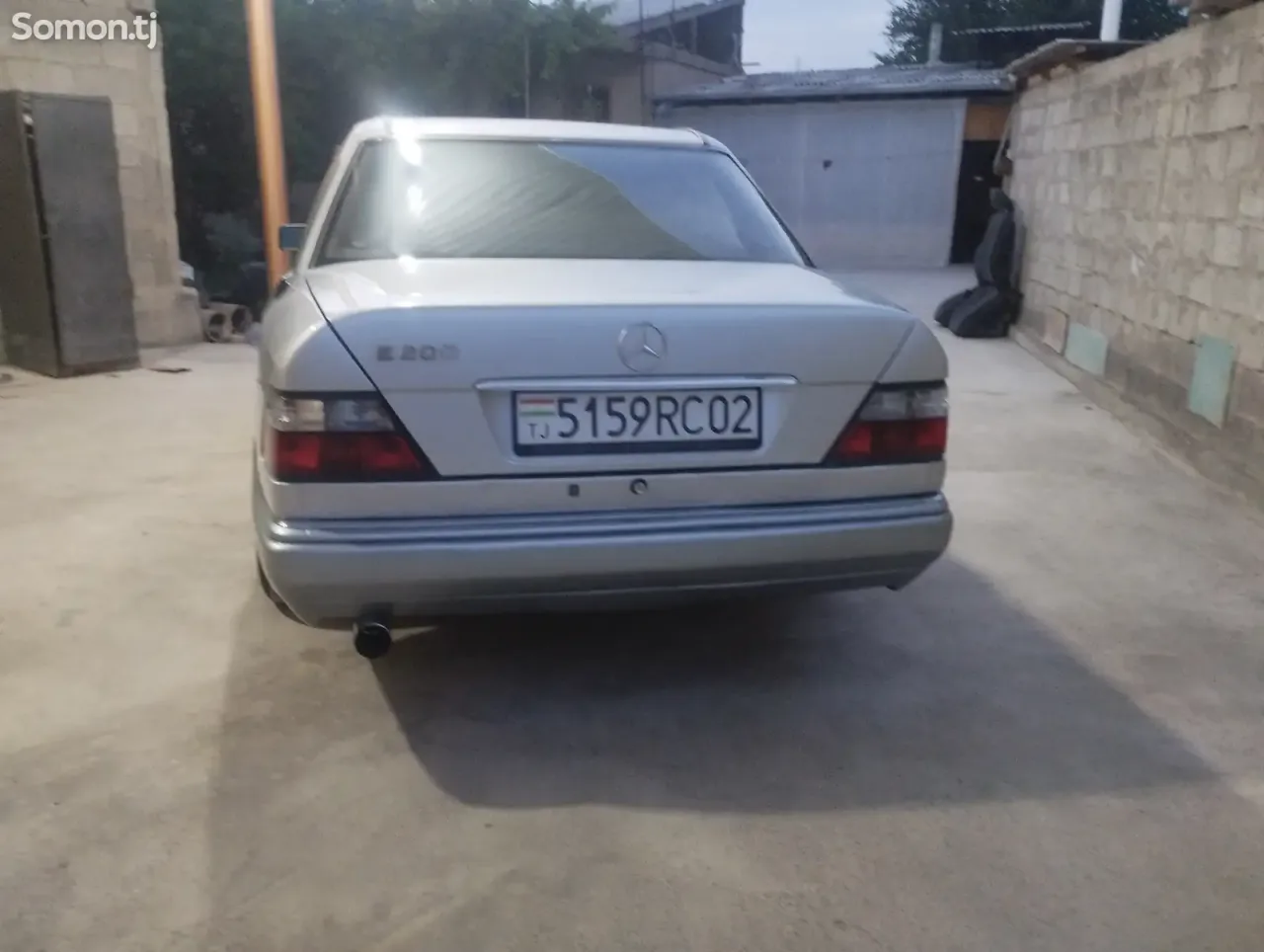 Mercedes-Benz W124 1995 · 2.0 MT