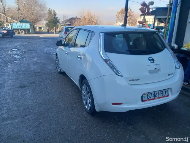 Nissan Leaf 2017 · AT