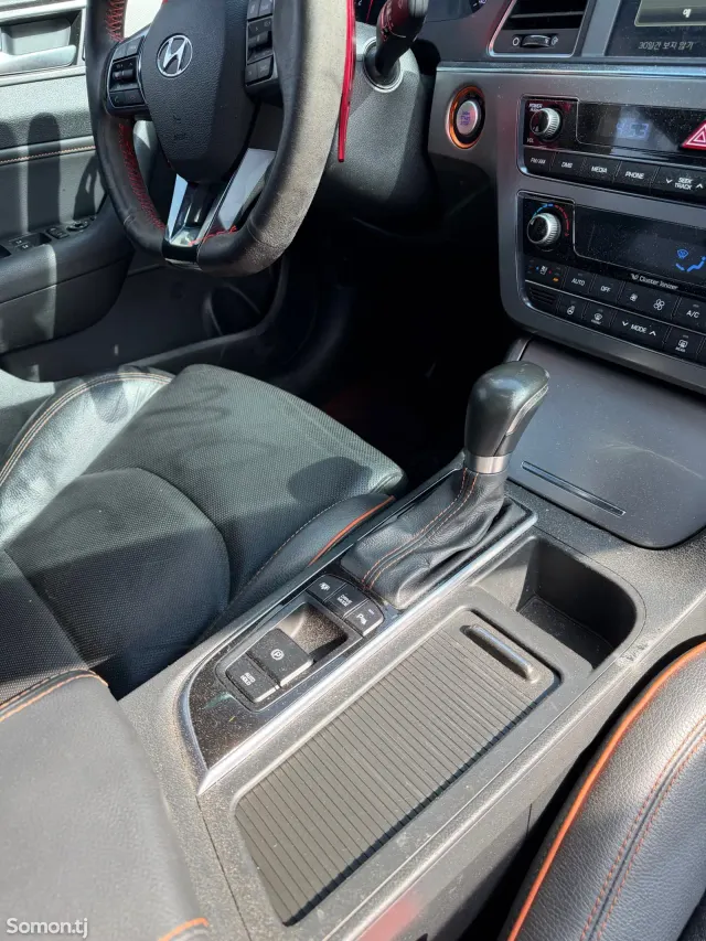 Hyundai Sonata 2015 · 2.0 AT