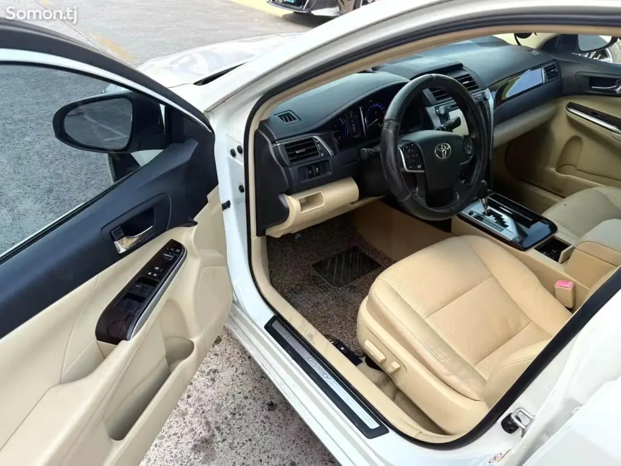 Toyota Camry 2016 · AT