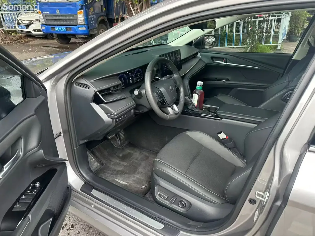 Toyota Camry 2025 · 2.0 AT