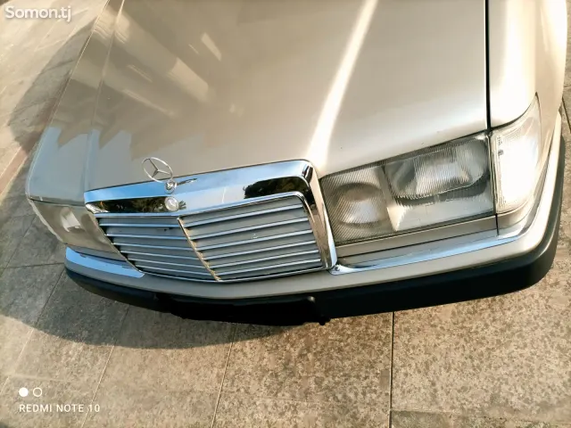 Mercedes-Benz W124 1990 · 2.0 MT