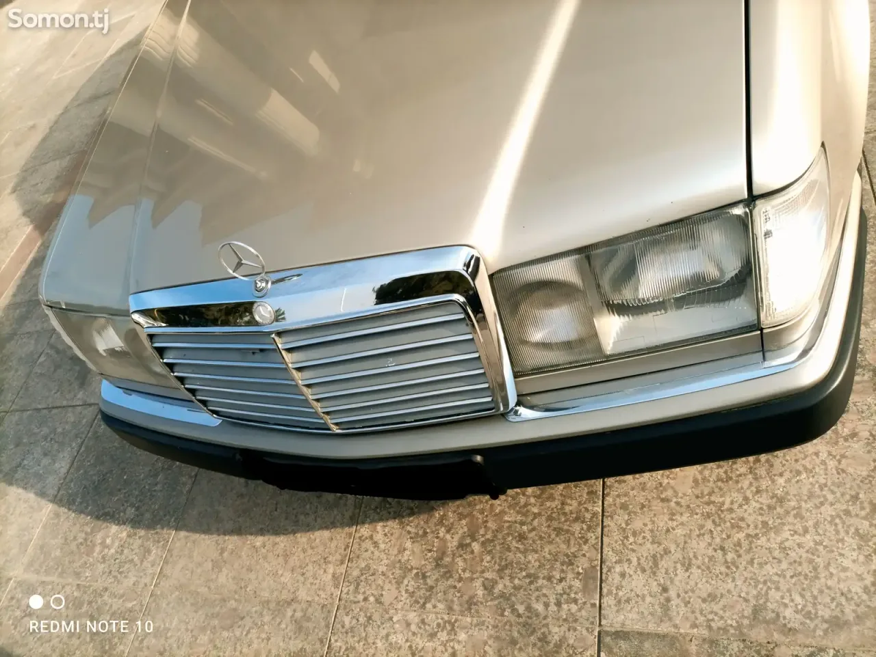 Mercedes-Benz W124 1990 · 2.0 MT