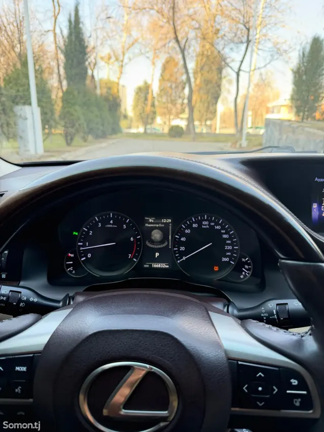 Lexus ES series 2017 · 2.5 AT