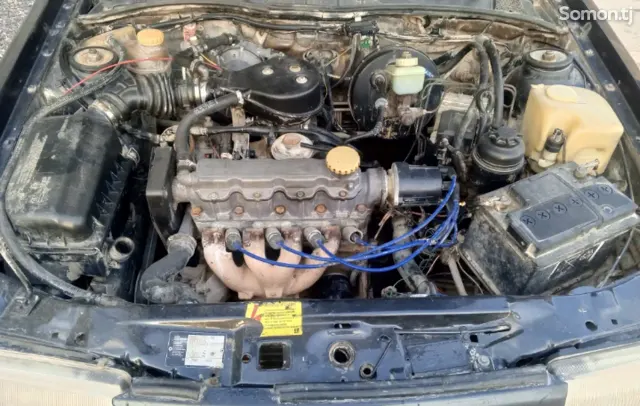 Opel Vectra A 1994 · 1.6 MT