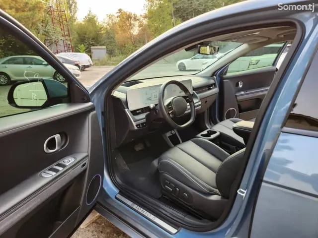Hyundai IONIQ 2025 · AT