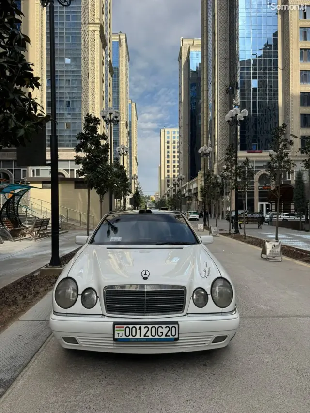 Mercedes-Benz E class 1997 · 2.4 MT