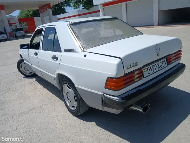 Mercedes-Benz W201 1989 · 2.0 MT