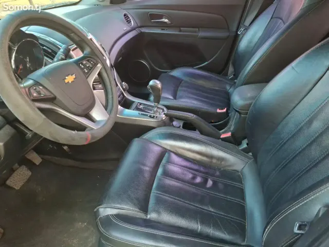 Chevrolet Cruze 2015 · 1.7 AT