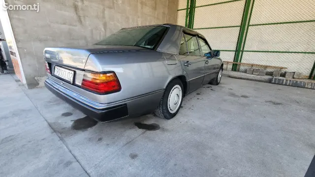 Mercedes-Benz W124 1991 · 2.0 MT