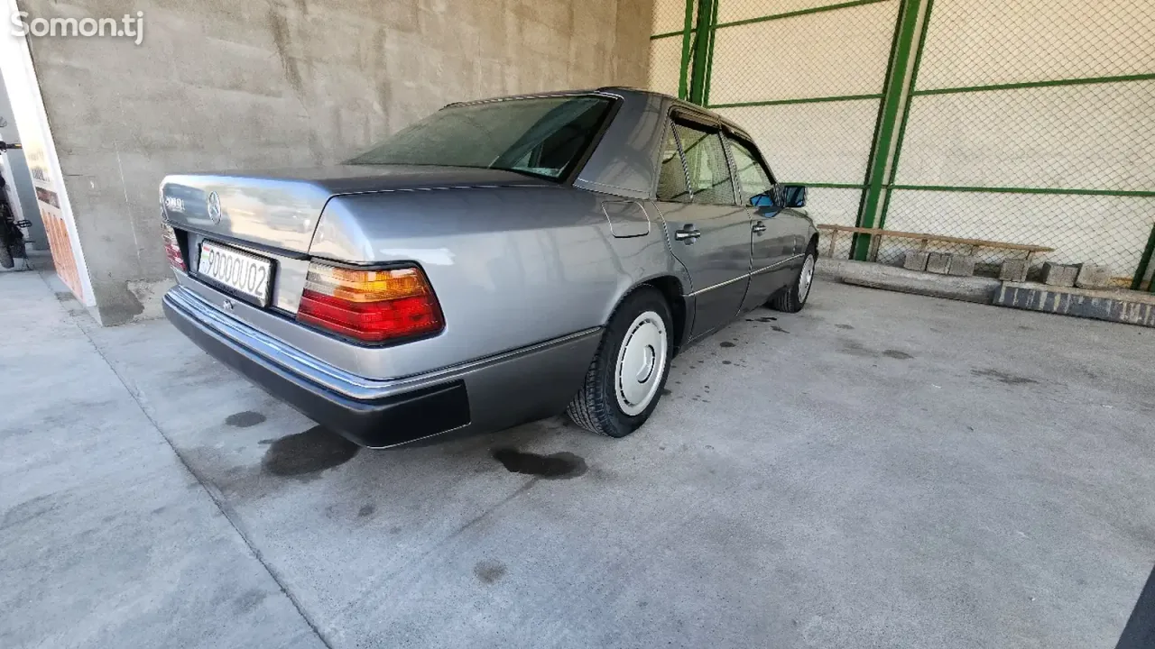 Mercedes-Benz W124 1991 · 2.0 MT