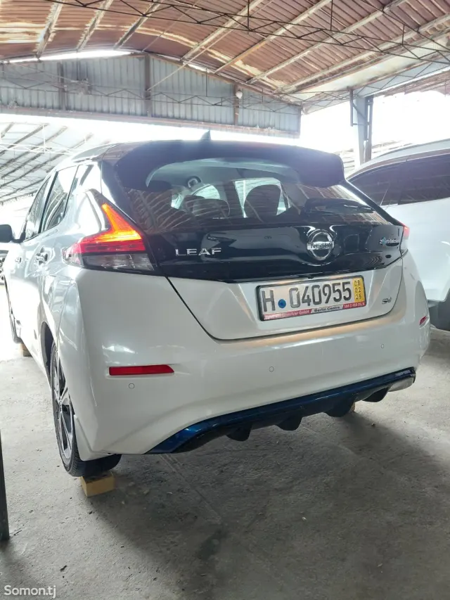 Nissan Leaf 2020 · AT