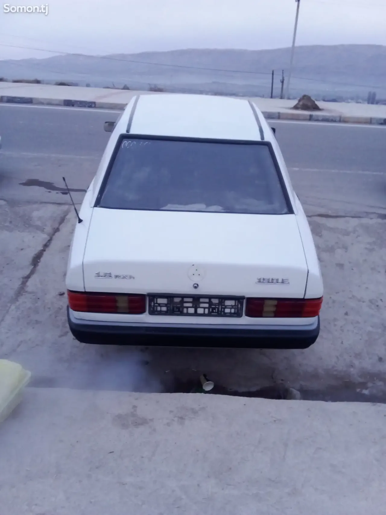 Mercedes-Benz W201 1990 · 1.8 MT
