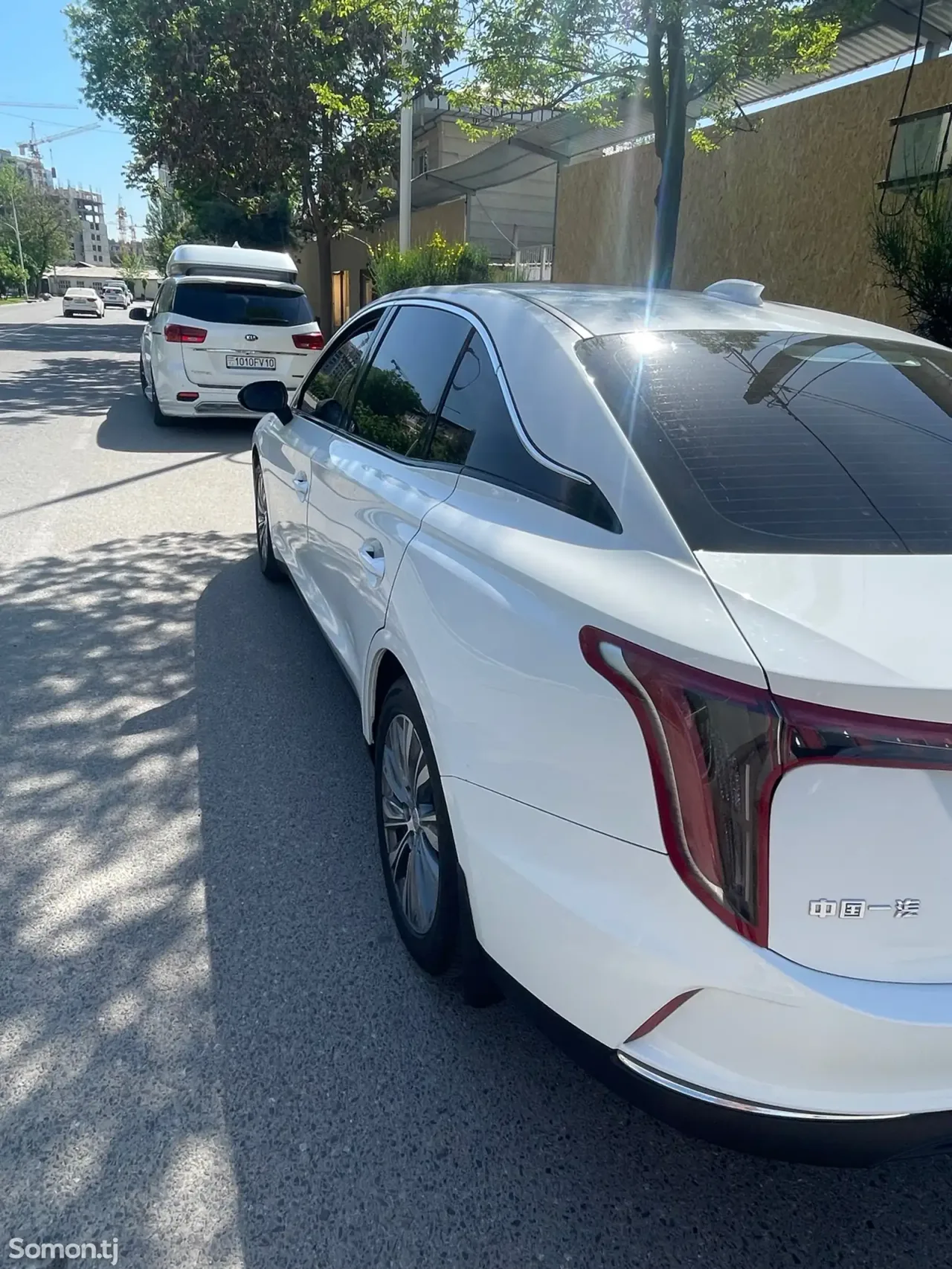 Hongqi E-QM5 2024 · AT