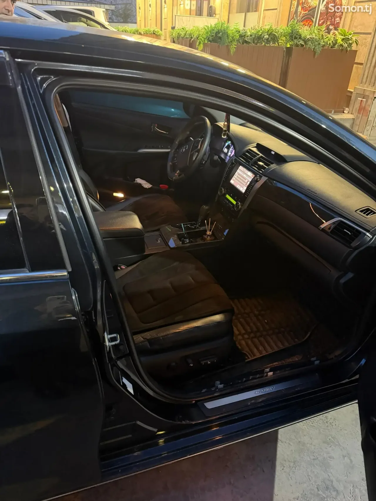 Toyota Camry 2015 · 2.5 AT