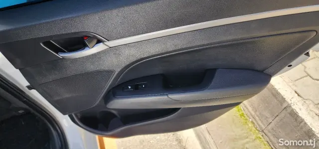 Hyundai Elantra 2017 · 2.0 AT