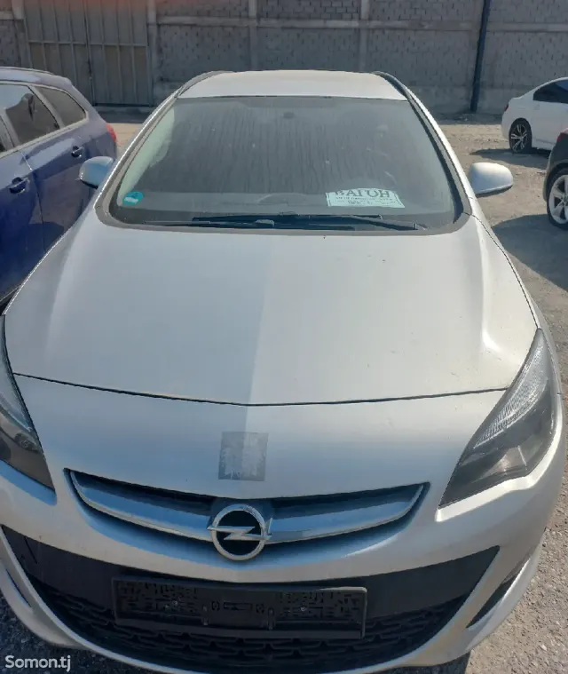 Opel Astra J 2014 · 1.6 MT
