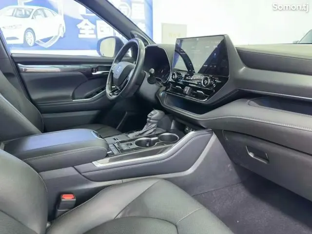 Toyota Crown 2025 · 2.5 AT