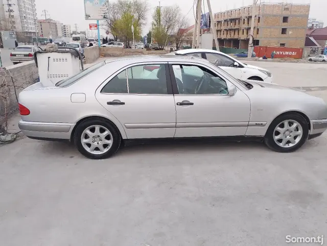 Mercedes-Benz E class 1996 · 2.0 MT