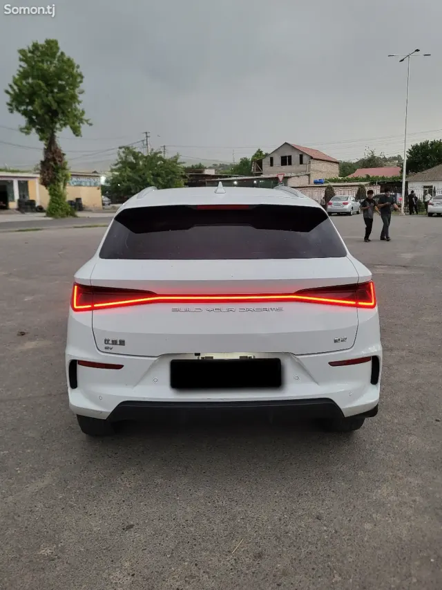 BYD E2 2022 · AT