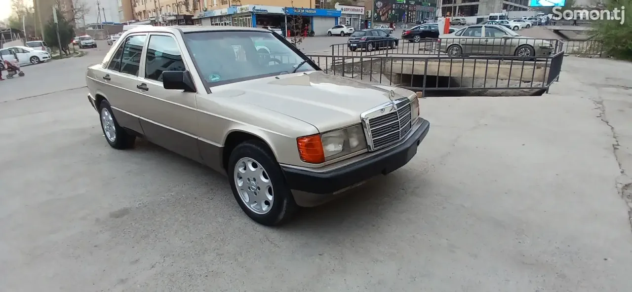 Mercedes-Benz W201 1991 · 2.0 MT