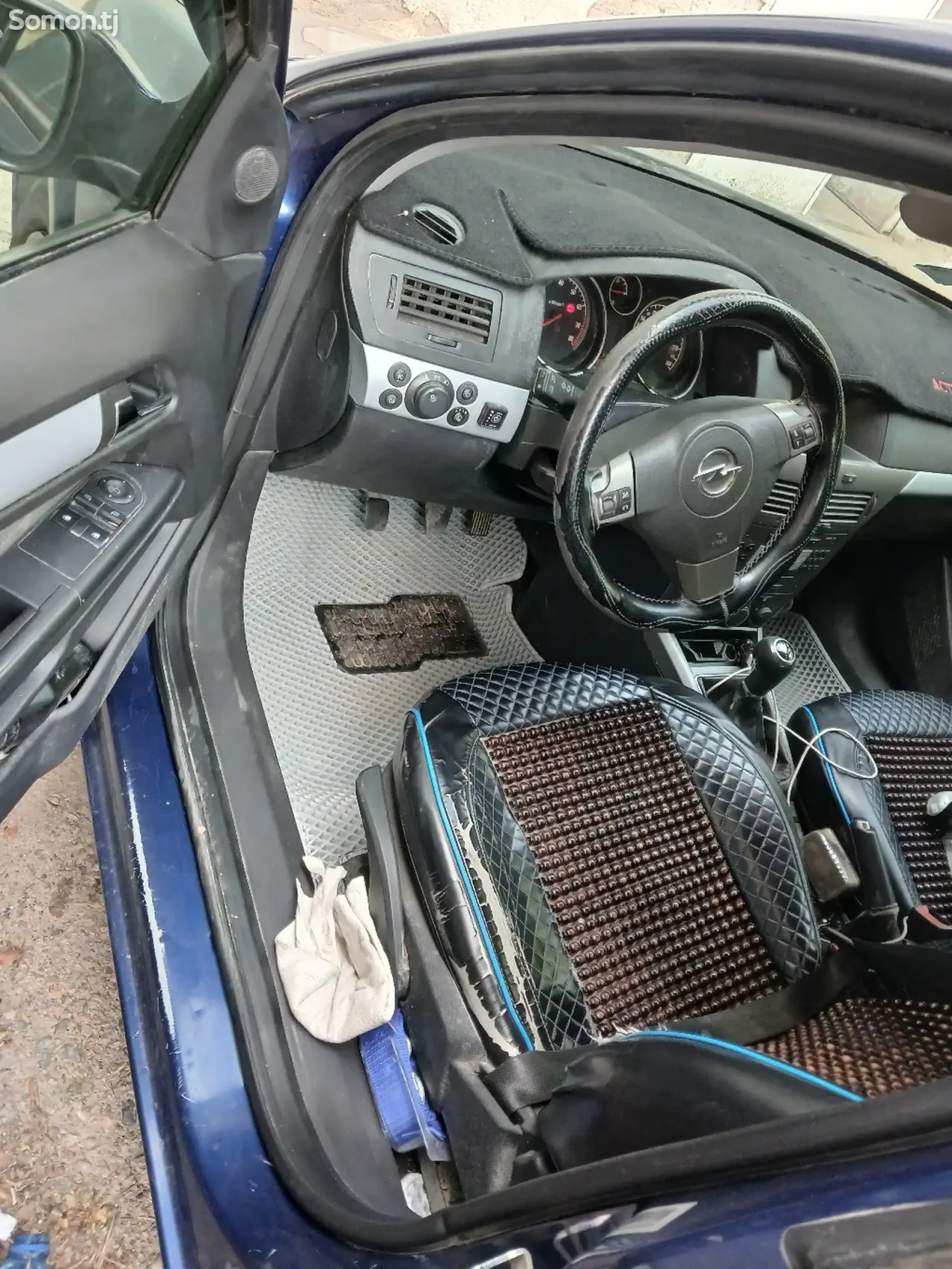 Opel Astra H 2006 · 1.6 MT
