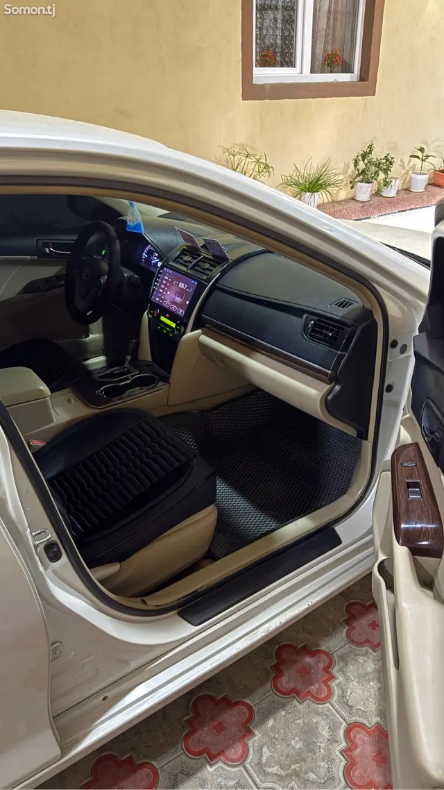 Toyota Camry 2013 · 2.5 AT