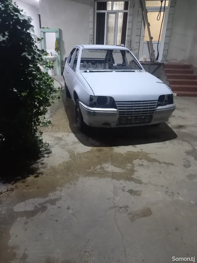 Opel Kadett 1988 · 1.6 AT