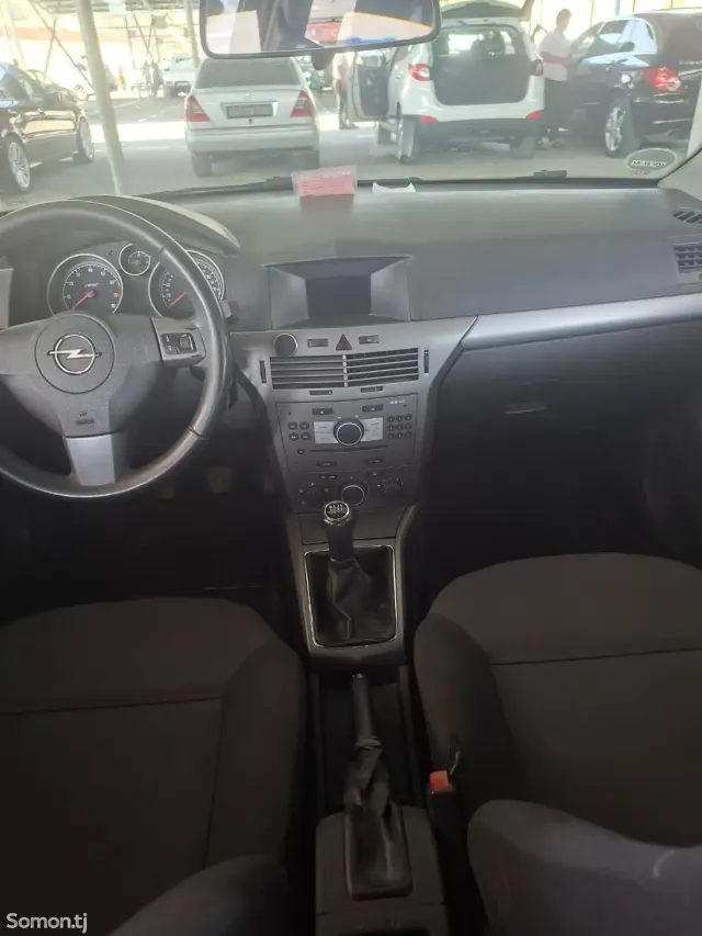 Opel Astra H 2007 · 1.6 MT