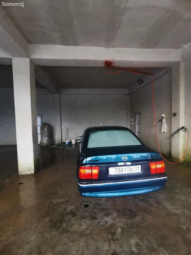 Opel Vectra A 1995 · 1.6 MT
