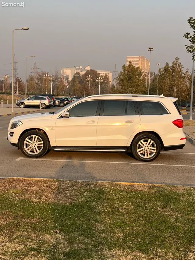 Mercedes-Benz GL class 2014 · 4.7 AT