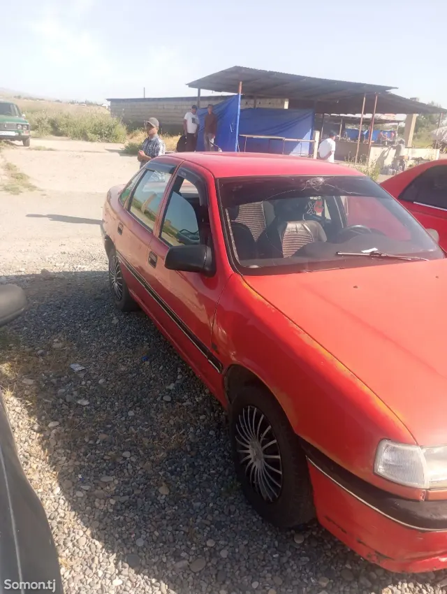 Opel Vectra A 1992 · 1.6 MT