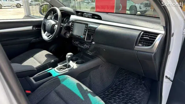 Toyota Hilux 2025 · 2.7 AT