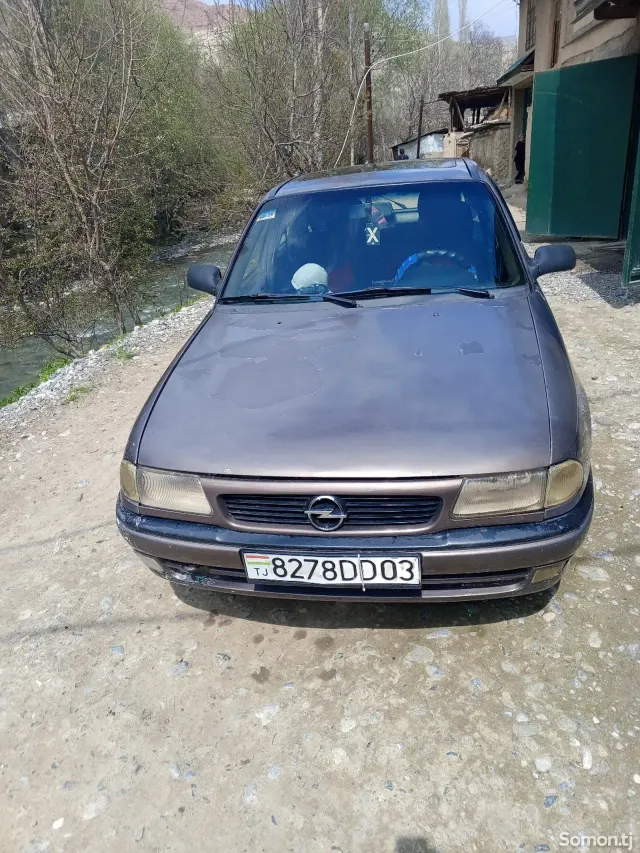 Opel Astra F 1997 · 1.6 MT