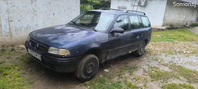 Opel Astra F 1994 · 1.6 MT