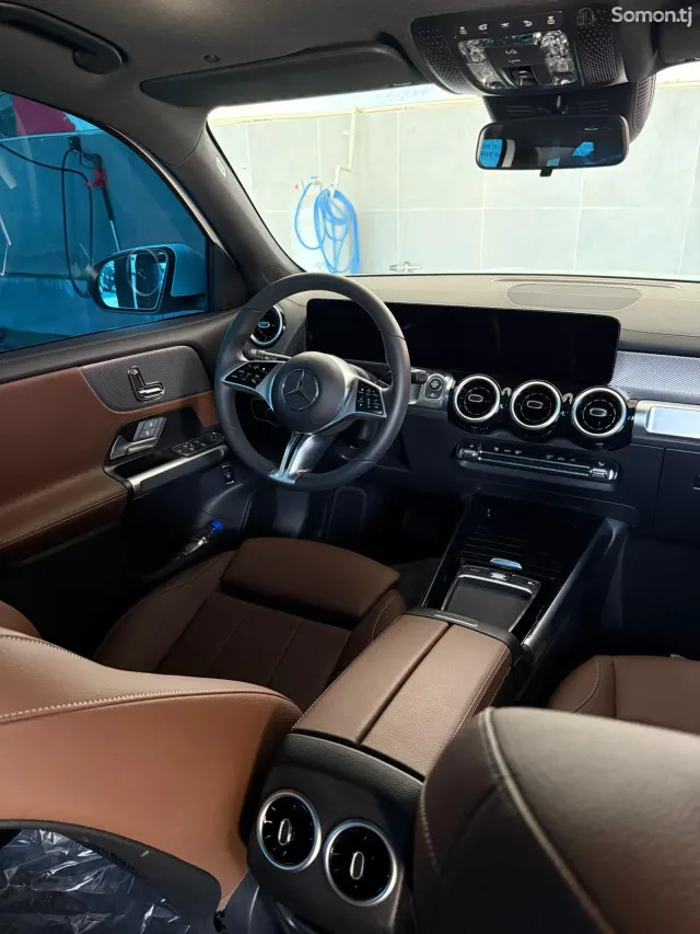 Mercedes-Benz GLB class 2025 · 2.0 AT