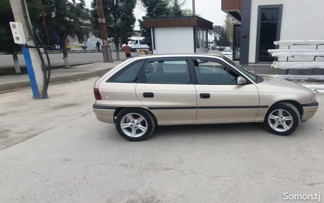 Opel Astra F 1997 · 1.6 MT