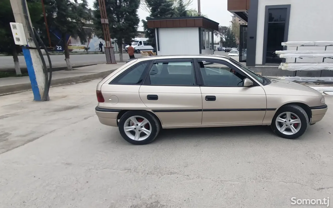 Opel Astra F 1997 · 1.6 MT