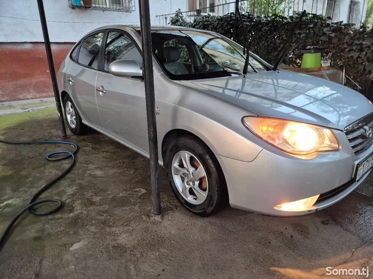 Hyundai Avante 2009 · 1.6 AT