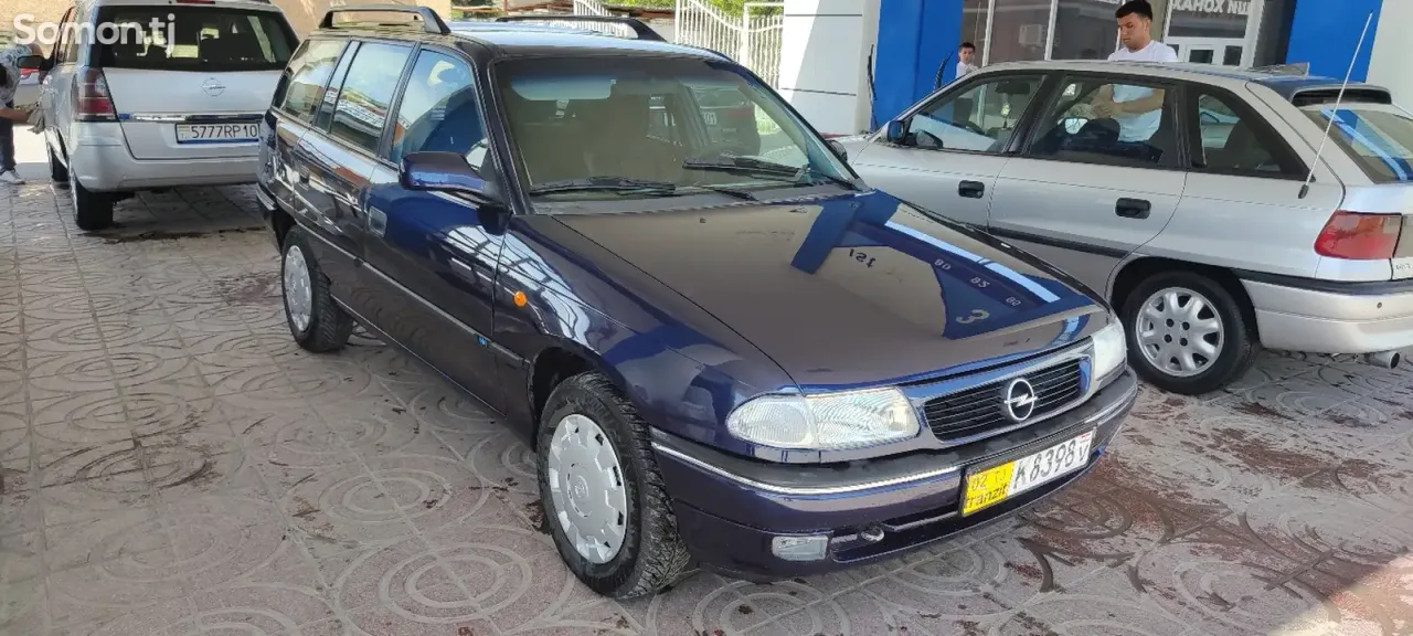 Opel Astra F 1998 · 1.6 MT