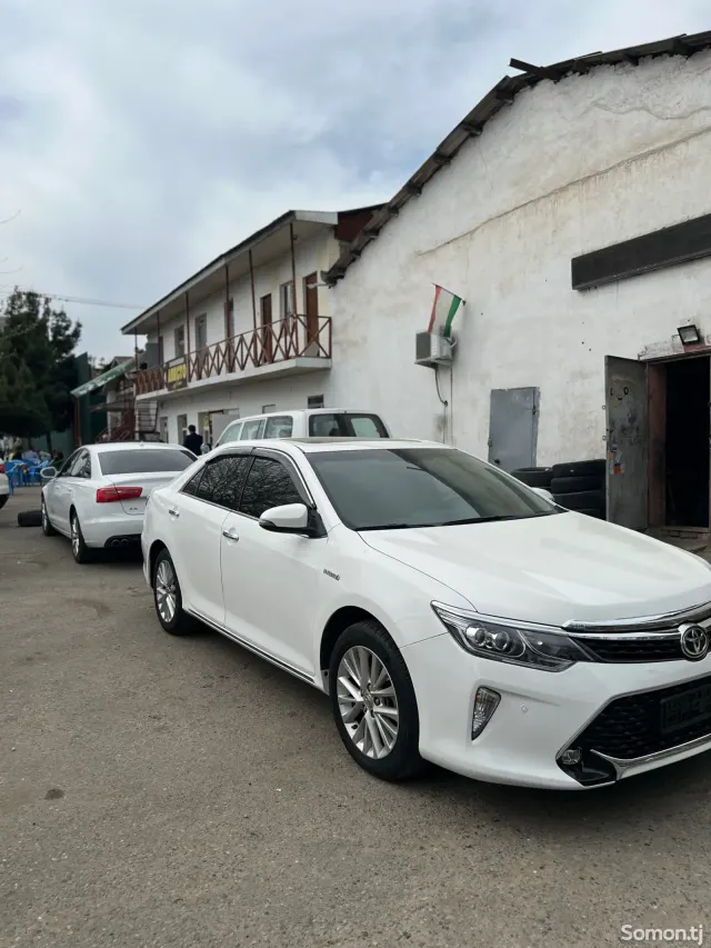 Toyota Camry 2016 · 2.5 AT