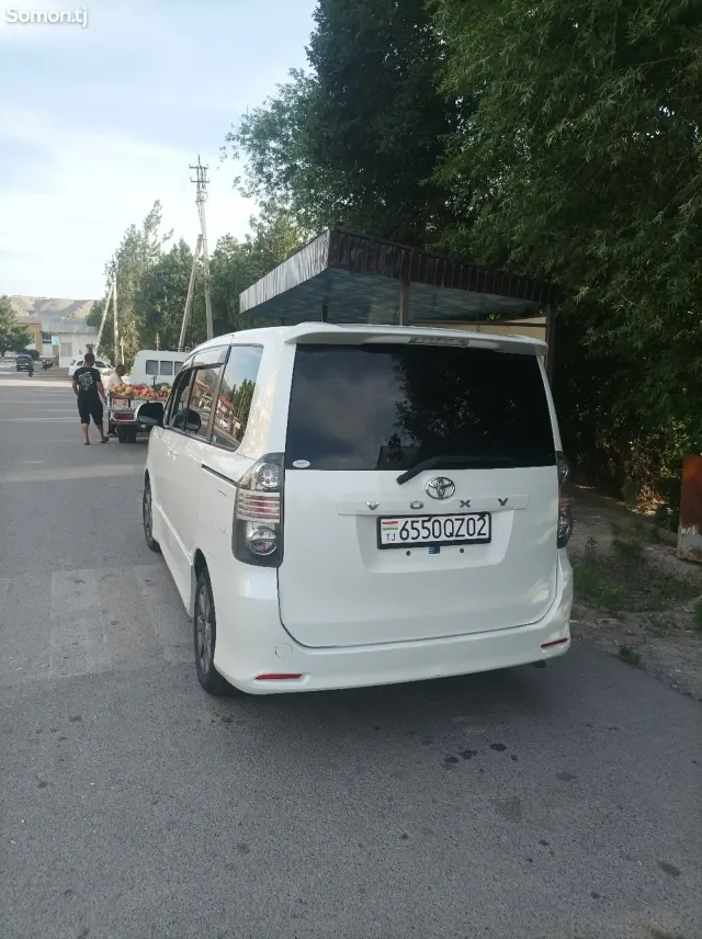 Toyota Voxy 2007 · 2.0 AT
