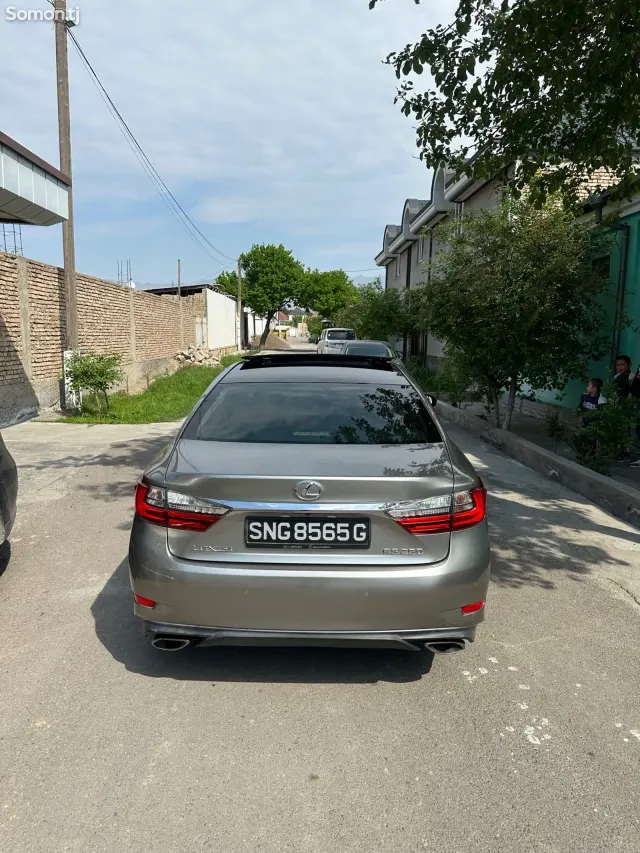 Lexus ES series 2015 · 2.5 AT