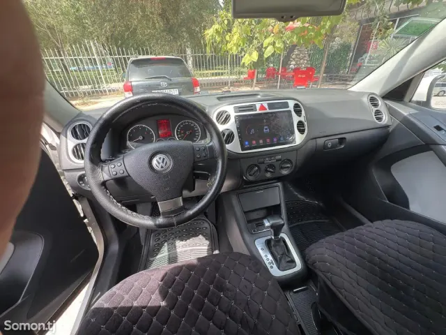 Volkswagen Tiguan 2009 · 2.0 AT