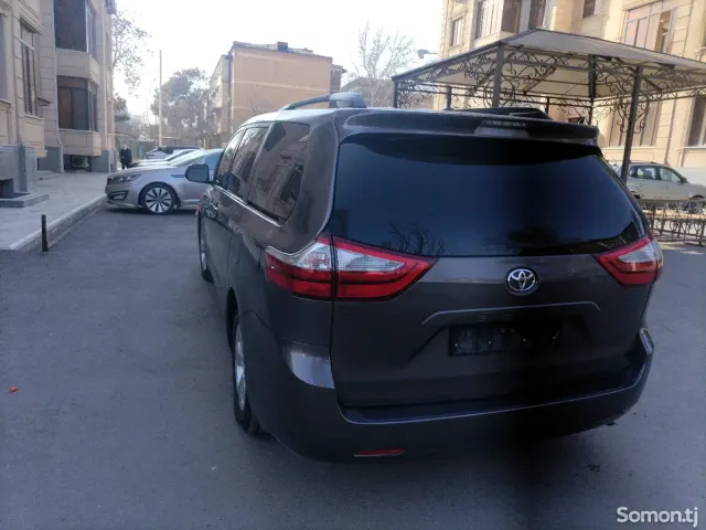 Toyota Sienna 2014 · 3.5 AT