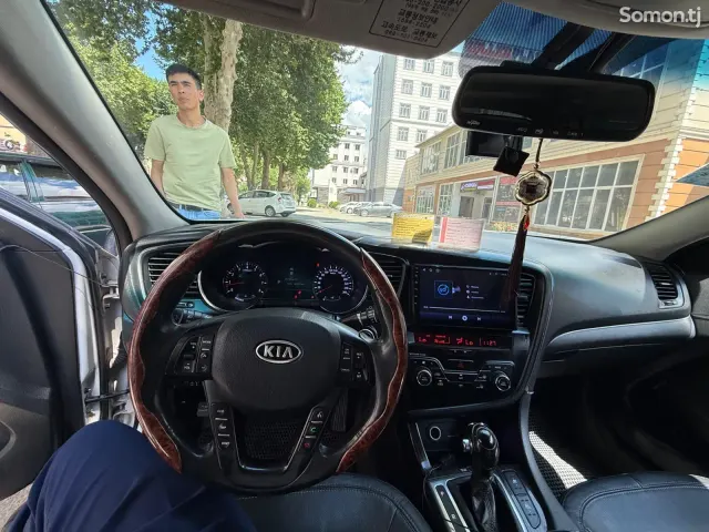 Kia K5 2026 · 2.0 AT