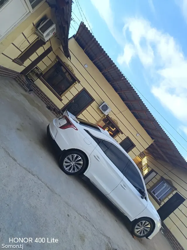 Hongqi H5 2025 · AT
