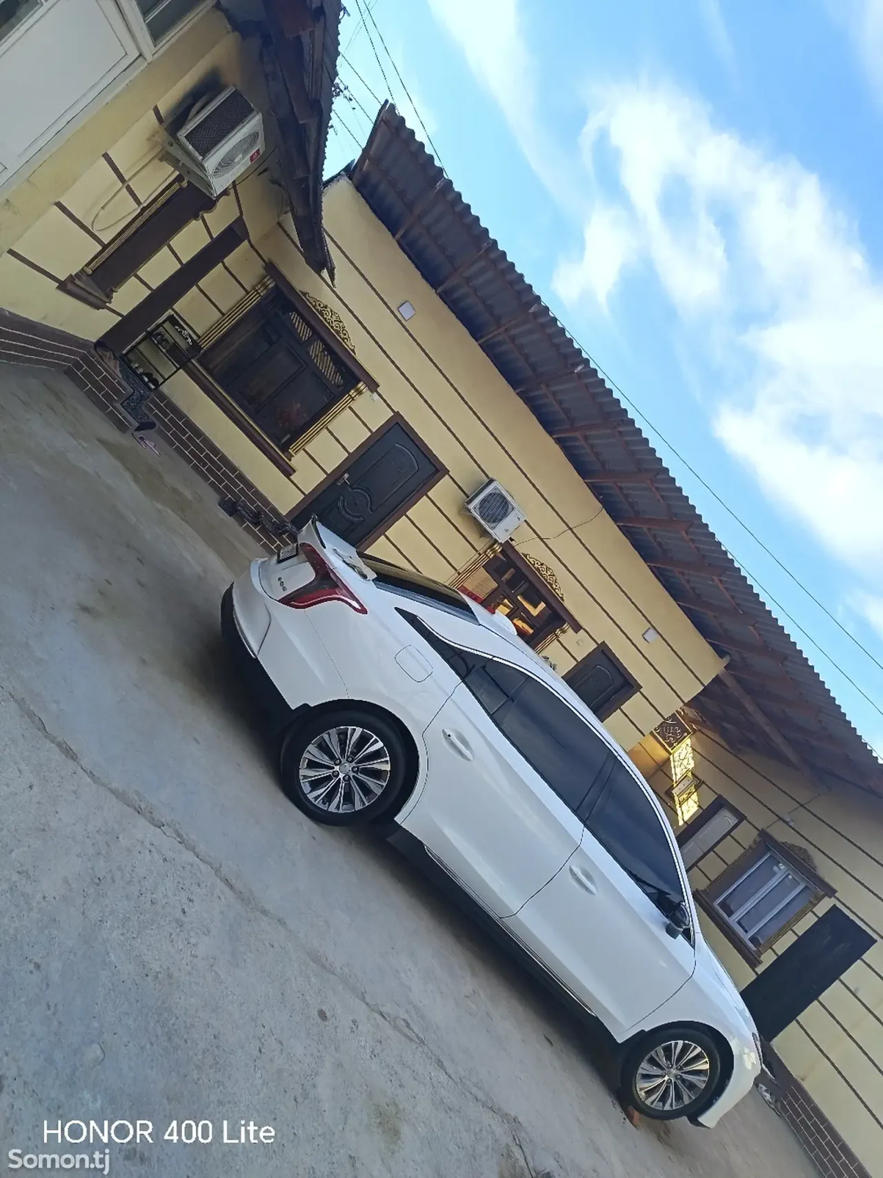 Hongqi H5 2025 · AT